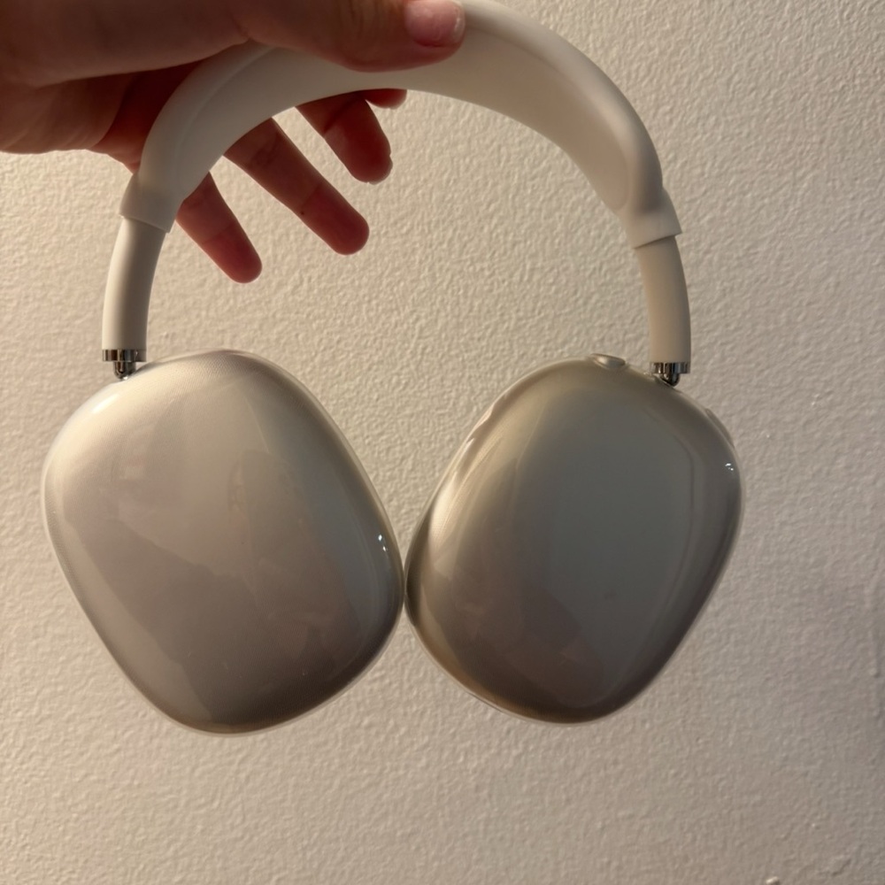 AirPod Max OPEN TO reasonable offers!
